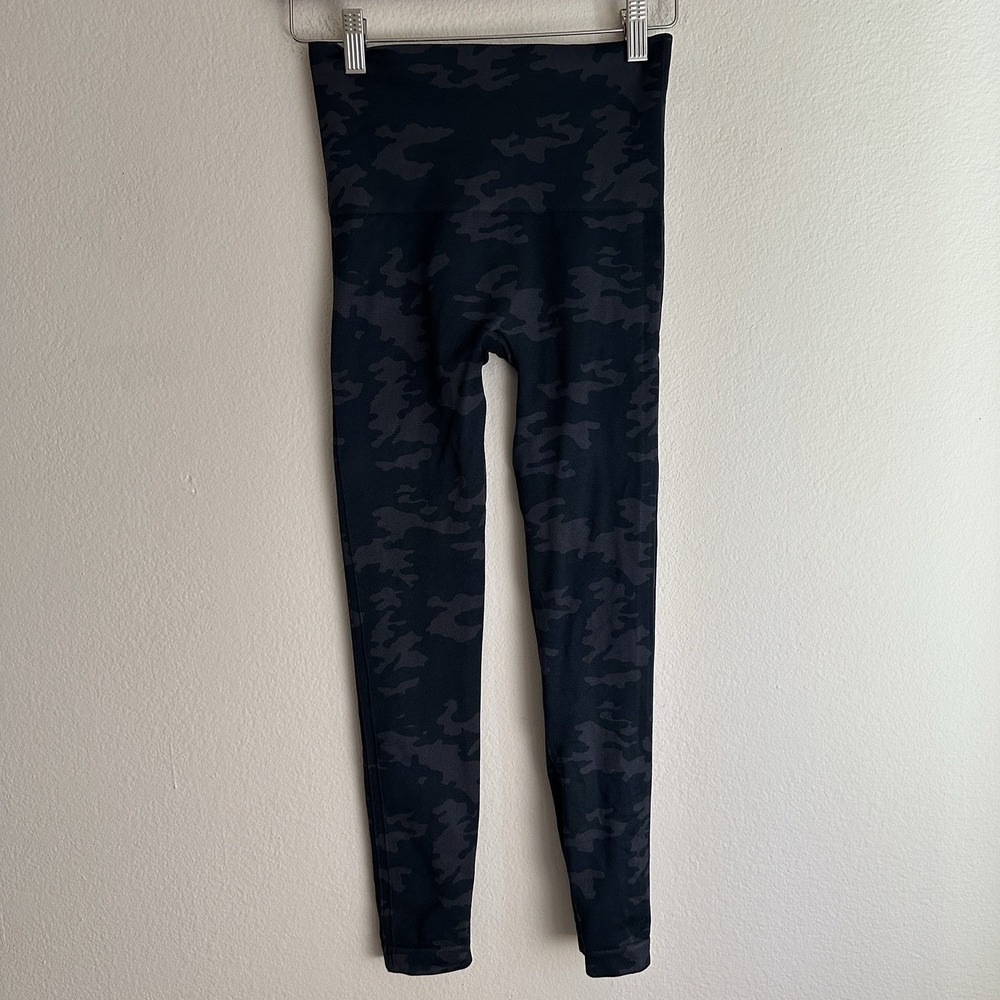 Spanx Leggings‎ Womens Medium Black Camo Look At Me Now Seamless Cropped Workout